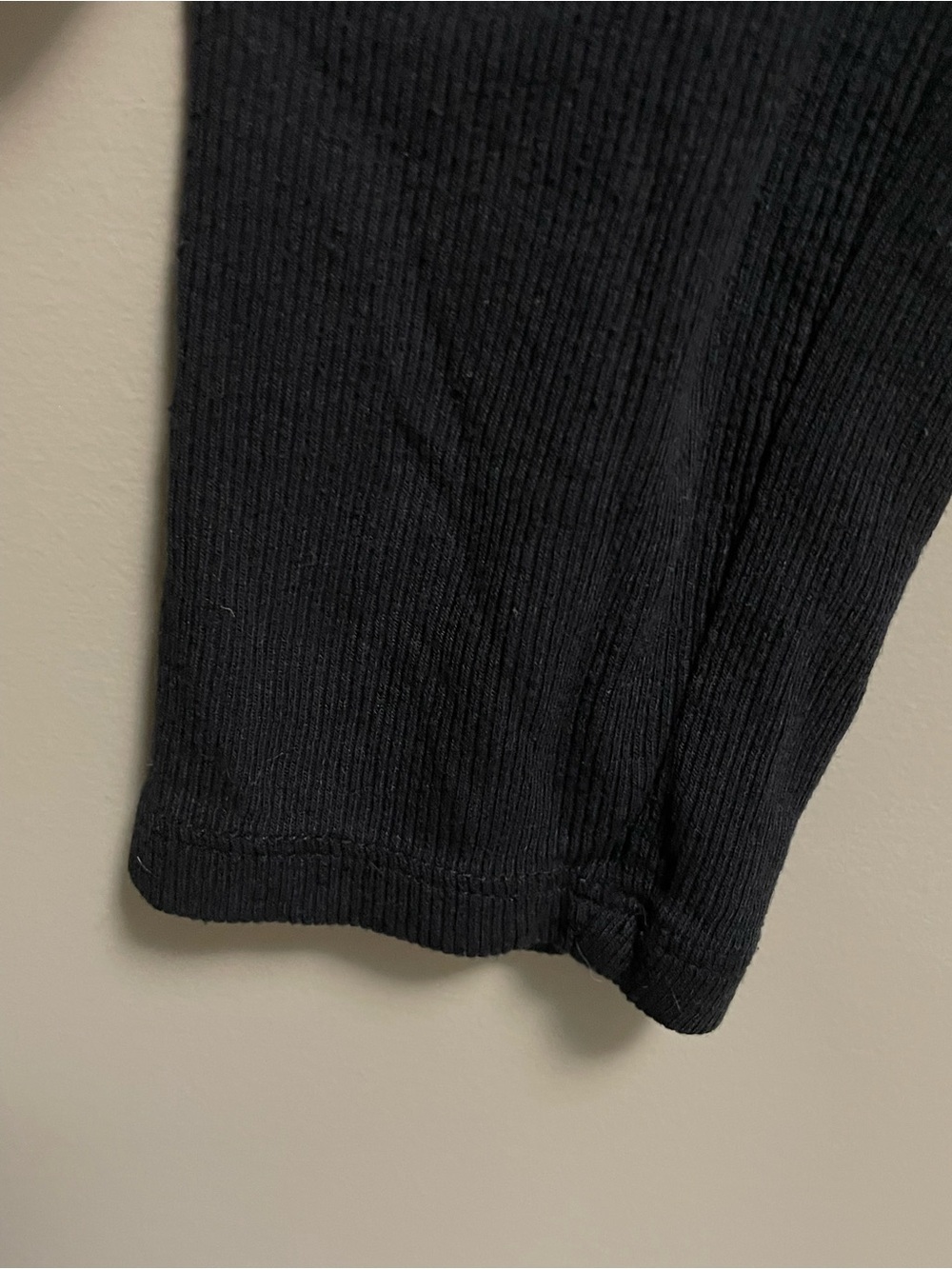 Wilfred Aritzia Black Cross Front Long Sleeve Deep V-Neck Shirt Women’s Medium - Picture 4 of 10